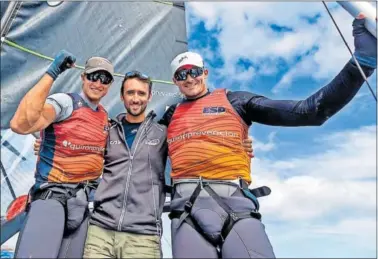  ?? ?? Florian Trittel (izda.), Diego Botín (dcha.) y su entrenador Álvaro del Arco (centro) celebran ayer.