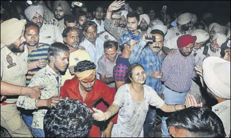  ??  ?? DEATH AND DESPAIR: A woman mourns the death of her relative at the site of the Friday disaster in Amritsar.