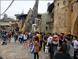  ?? HUGO MARTIN/LOS ANGELES TIMES FILE PHOTOGRAPH ?? Opening day crowds wait in long lines on May 31 at Star Wars: Galaxy’s Edge, a new area of Disneyland in Anaheim.