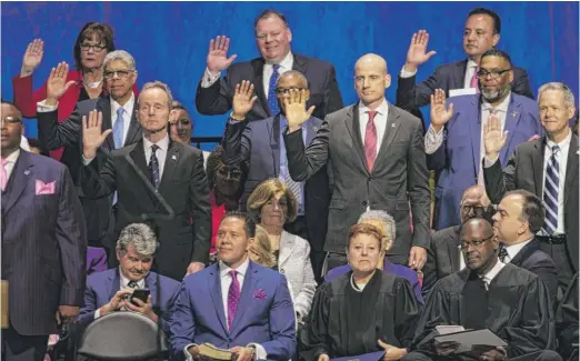  ?? ASHLEE REZIN/SUN-TIMES ?? Chicago aldermen are sworn in Monday during the city’s inaugurati­on ceremony at Wintrust Arena. The Council includes 12 newcomers.