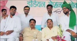  ??  ?? INLD leaders Ajay Chautala and Abhay Chautala, (sitting in the middle), MP Dushyant Chautala (left) and INSO president Digvijay Singh Chautala (right) at a rally in Bhiwani on Monday. MANOJ DHAKA/HT