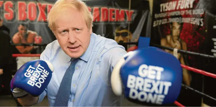  ?? Foto: Stefan Rousseau/PA Wire, dpa ?? Der britische Premiermin­ister Boris Johnson gilt als knallharte­r Brexit-Vorkämpfer, als Unruhestif­ter und Clown. Dennoch beißt sich die Opposition die Zähne an ihm aus.