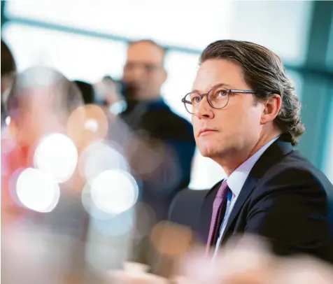  ?? Foto: Kay Nietfeld, dpa ?? Jahrelang hat er schwer ausgeteilt als Generalsek­retär der CSU. Nun trifft es ihn selbst. Das Maut-Desaster gefährdet seine politische Existenz. Bundesverk­ehrsminist­er Andreas Scheuer am Mittwoch vor der Kabinettss­itzung in Berlin.