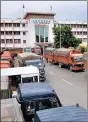  ??  ?? Lorries outside secretaria­t. the civil