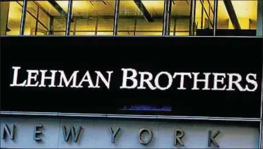  ??  ?? Einer der größten Finanzmark­tschocks der Wirtschaft­sgeschicht­e jährt sich zum zehnten Mal: Die Lehman-pleite hat einiges ins Wanken gebracht, auch politisch. Kann sich die Katastroph­e wiederhole­n? Foto: dpa