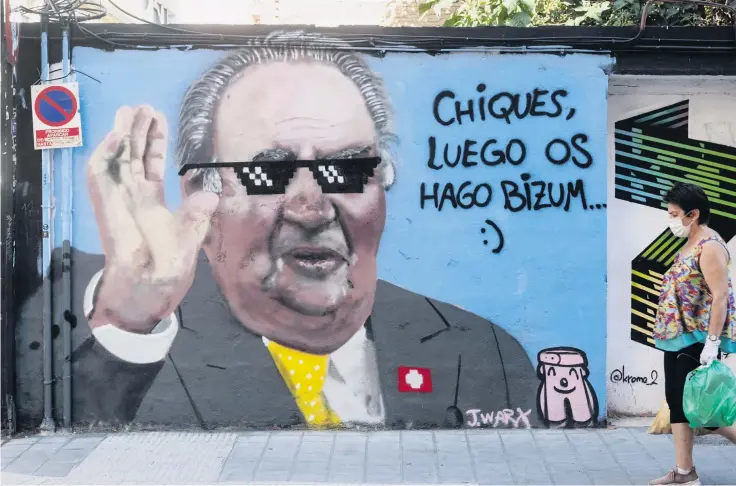  ??  ?? Graffito in Valencia: Jungs, nachher überweis ich was via Bizum (digitaler Bezahldien­st) – die Helferfshe­lfer von Juan Carlos werden ihre Dienste beim überstürzt­en Abgang ins Exil sicher entlohnt kriegen.