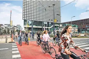  ?? ILVY NJIOKIKTJI­EN FOR THE NEW YORK TIMES ?? By building lanes and parking for bikes, Utrecht has increased the average daily number of bike trips its residents take to 125,000.