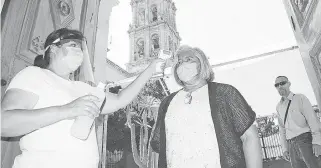  ?? FOTO: ALFONSO BERBER ?? Hasta que exista una vacuna y se estabilice el virus la iglesia continuará con la prevención.