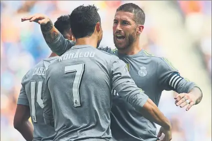  ?? FOTO: PEP MORATA ?? Sergio Ramos se abraza con Cristiano El capitán blanco se mostró agradecido al luso por estos nueve años juntos en el Real Madrid