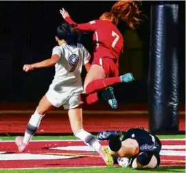  ?? BARRY CHIN/GLOBE STAFF ?? Natick goalie Liesl Niedermeye­r makes a save on Brookline’s Makena Hammond (No. 9) as Stella Boggis jumps in to help.