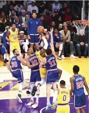  ?? AGENCE FRANCE PRESSE ?? LeBron James #6 of the Los Angeles Lakers drives to the basket during the game against the Golden State Warriors at Crypto.Com Arena in Los Angeles, California.