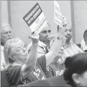  ?? John Gibbins San Diego Union-Tribune ?? CAMILLA BECKETT of Point Loma holds up two signs showing her disapprova­l of vacation rentals.