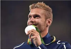  ??  ?? Médaillé d’argent en 2016, Kevin Mayer pourrait viser l’or en 2024, à 32 ans.