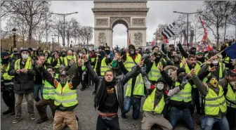  ??  ?? „ Protesters chant slogans during the ‘yellow vests’ demonstrat­ion near the Arc de Triomphe.