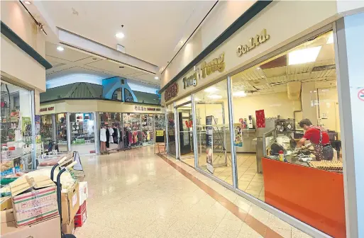  ?? KARON LIU PHOTOS TORONTO STAR ?? The interior of Dragon Centre is a lot quieter than its heyday decades ago, though a handful of businesses and fast food joints still operate today.