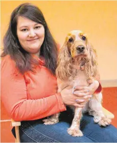  ??  ?? Sina Böse ist Dog-Dance-Trainerin bei der Hundeschul­e „Hundekonta­kte“in Berlin.