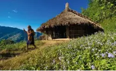  ??  ?? Das wunderschö­ne Wancho-Dorf Wakka, im Herzen der «verbotenen» Provinz Tirap, umfasst 400 Pfahlbaute­n aus Holz und beherbergt 3’000 Seelen.