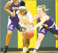  ?? Matthew Brown / Hearst Connecticu­t Media ?? Trinity Catholic’s Iyanna Lops (15) has signed on to play at Cal-Bakersfiel­d.