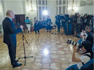  ?? / ATON ?? Álvaro Elizalde, presidente del Senado, debe informar del avance de las negociacio­nes.