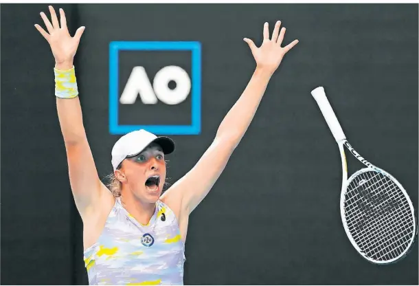  ?? FOTO: TERTIUS PICKARD/AP ?? Iga Swiatek ist aktuell die beste Spielerin im Frauenfeld. Bei den Australian Open trifft sie zum Start auf die Deutsche Jule Niemeier.