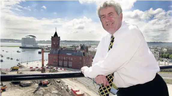  ??  ?? > Rhodri Morgan pictured in 2001 after his first year as the First Minister of Wales