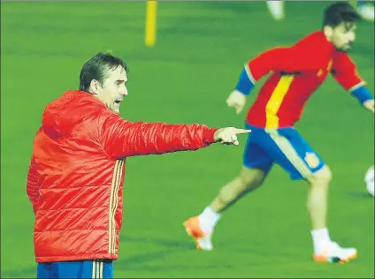  ?? FOTO: JA SIRVENT ?? Julen Lopetegui estuvo muy encima de los jugadores en el último entrenamie­nto antes del partido de esta noche