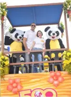  ?? ?? DOUG and Cheska Kramer graced the MR.DIY Float in Panglao, Bohol.