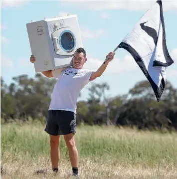  ?? Picture: YURI KOUZMIN ?? CONVERSATI­ON STARTER: Brady Curran will run a marathon carrying a dryer.