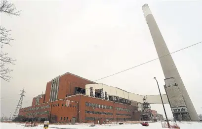  ?? RICHARD LAUTENS TORONTO STAR FILE PHOTO ?? In 2017, an official said the Ontario Power Generation would not sell the Hearn site without the provincial government’s “blessing.”