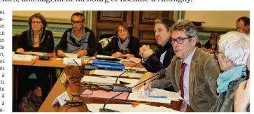  ??  ?? Le maire et son adjoint José Collado ont expliqué le choix pour les rythmes scolaires.