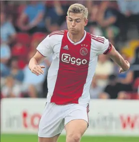  ?? FOTO: GETTY ?? De Ligt El central del Ajax está en la agenda del Barça, pero la Juve puja fuerte