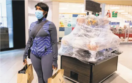  ?? Photos by Jessica Christian / The Chronicle ?? Michelle Michaels of Antioch carries bags of items she bought at Ralph Lauren on Black Friday at the Great Mall in Milpitas.