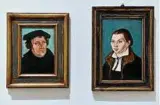  ??  ?? Das „Bildnis Martin Luthers“und das „Bildnis der Katharina Luther“, die vermutlich nach Cranach gearbeitet beziehungs­weise aus der Werkstatt Cranachs sind. Foto: Martin Schutt, dpa