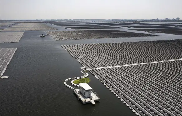  ?? Bloomberg ?? A floating solar farm in Huainan, China. The installati­on covers the size of more than 400 football pitches and generates power for more than 100,000 homes