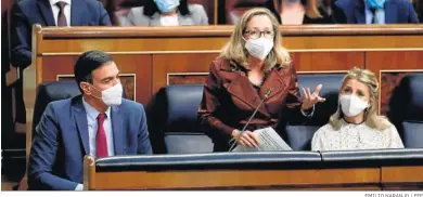  ?? EMILIO NARANJO / EFE ?? Pedro Sánchez, Nadia Calviño y Yolanda Díaz en el Congreso.