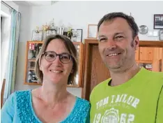  ??  ?? Brunhilde und Andreas Stifter wohnen schon seit drei Jahren in Irsingen und dennoch waren sie erstaunt, was das Dorf alles zu bieten hat.