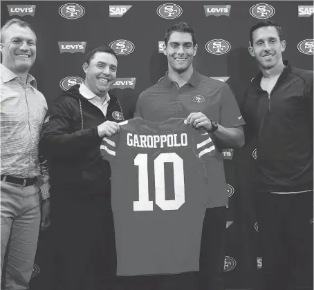  ?? SANTIAGO MEJIA/THE ASSOCIATED PRESS ?? The San Francisco 49ers are banking on the acquisitio­n of quarterbac­k Jimmy Garoppolo, second from right, to help change the culture of losing that has permeated the once-proud franchise. The 49ers are 0-8 at the halfway point in the NFL schedule.