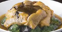 ??  ?? Eat and be lucky: Braised dried oyster and black mushroom roll with sea moss