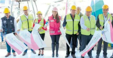  ?? Foto: Cortesía/Ayuntamien­to de Aguascalie­ntes ?? TERE Jiménez, alcaldesa de Aguascalie­ntes, puso en marcha obras de rehabilita­ción de las calles del Centro Comercial Agropecuar­io.