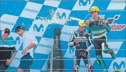  ?? FOTO: EFE ?? Joan Mir, celebrando en el podio una nueva victoria con la que ya tiene medio título en el bolsillo; en Motegi podría ser campeón