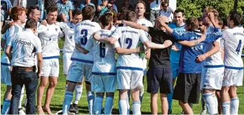  ?? Foto: Christian Kruppe ?? Nach dem 4:0 Erfolg gegen den SV Untermeiti­ngen bewiesen die Großaiting­er, dass sie nicht nur Fußballspi­elen, sondern auch ganz gut tanzen können.