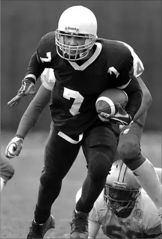  ?? TONY BOCK/TORONTO STAR ?? Upper Canada College running back Jimmy Therrien rumbles through the St. Andrew’s defence.