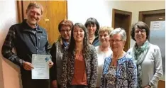  ?? Foto: Verein ?? Die Geehrten: (von links) Bernd Braunsteff­er, Gerlinde Mayer, Franziska Rampp, Bir gitta Pickl, Elfriede Widy, Maria Deibl und Veronika Frank.