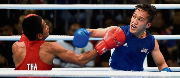  ??  ?? Nailed it: Malaysia’s Muhamed Fuad Redzuan (right) landing a blow on Thailand’s Thani Narinram at the Malaysian Internatio­nal Trade and Exhibition Centre (MiTEC) yesterday.