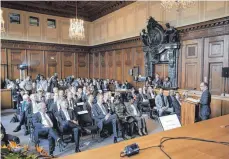  ?? FOTO: THOMAS KOEHLER/PHOTOTHEK.NET ?? Außenminis­ter Heiko Maas (SPD) redet 2018 bei der Jubiläumsk­onferenz zum Römischen Statut im Saal 600. 1998 beschlosse­n, ist es juristisch­e Grundlage des Internatio­nalen Strafgeric­htshofs.