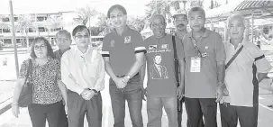  ??  ?? TINJAU PEMILIHAN: Baru (empat kiri) bersama Dr Lau (tiga kiri), Masanal@Nasir dan ahli PKR Cabang Limbang.