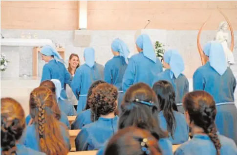  ?? ABC ?? Las hermanas de Iesu Communio, en una de sus ceremonias en tiempos aún libres de pandemia