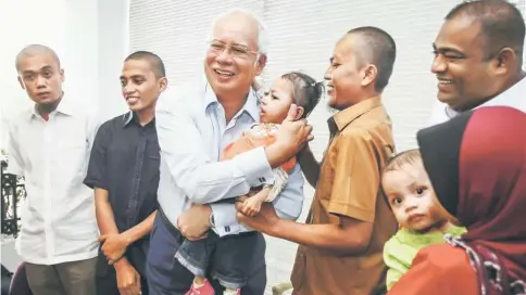  ??  ?? Najib (third left) hugs Ridzuan’s daughter, Noriwati after meeting the family at his official residence in Taman Duta, Kuala Lumpur. — Bernama photo