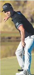  ??  ?? Kevin Na celebrates nailing a putt on the 17th green.