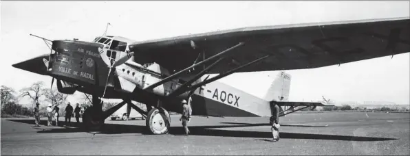  ?? DR/ COLL. MUSÉE AIR FRANCE ?? Le Ville-deNatal, ex- Villede-Saint-Louis,
était attendu en 1937 mais Air France ne pourra le mettre en service qu’en 1938. À noter l’énorme voilure de 186 m2 dont sont dotés les Farman 2200.